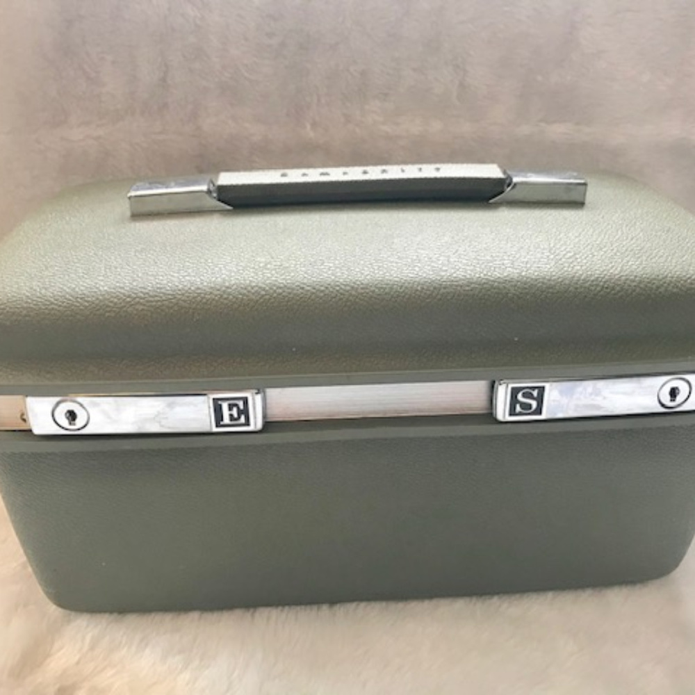 Vintage Samsonite Saturn Olive Train Case